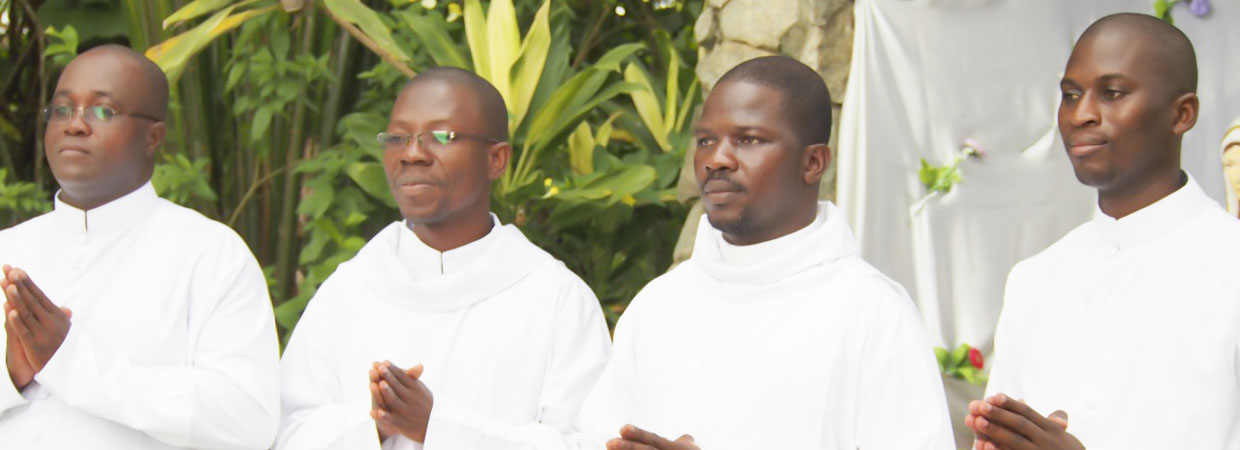 Frères de l’IRMMDA en habit religieux